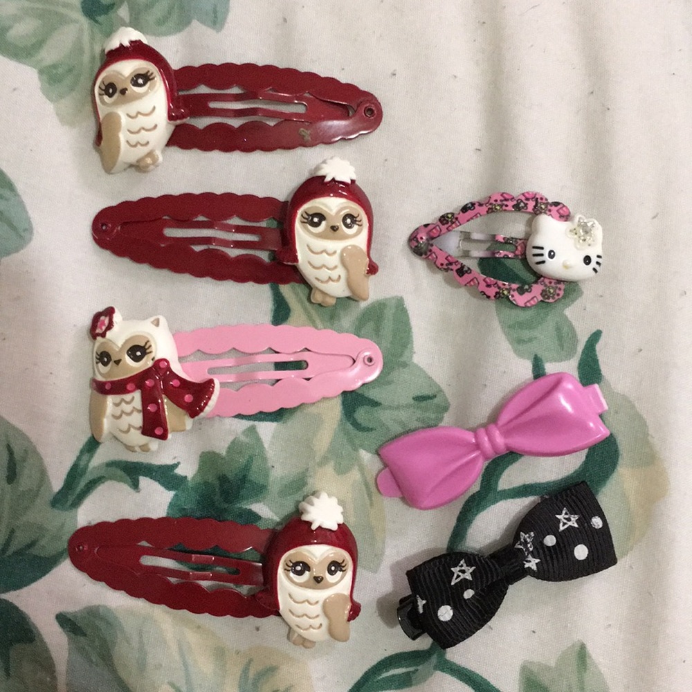 Hair clips.